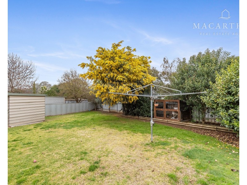 6 Gowrie Parade, Mount Austin NSW 2650