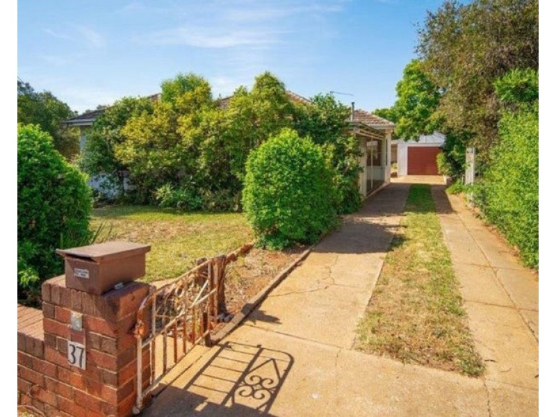 37 Fernleigh Road, Turvey Park NSW 2650