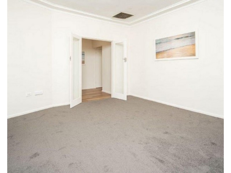 37 Fernleigh Road, Turvey Park NSW 2650