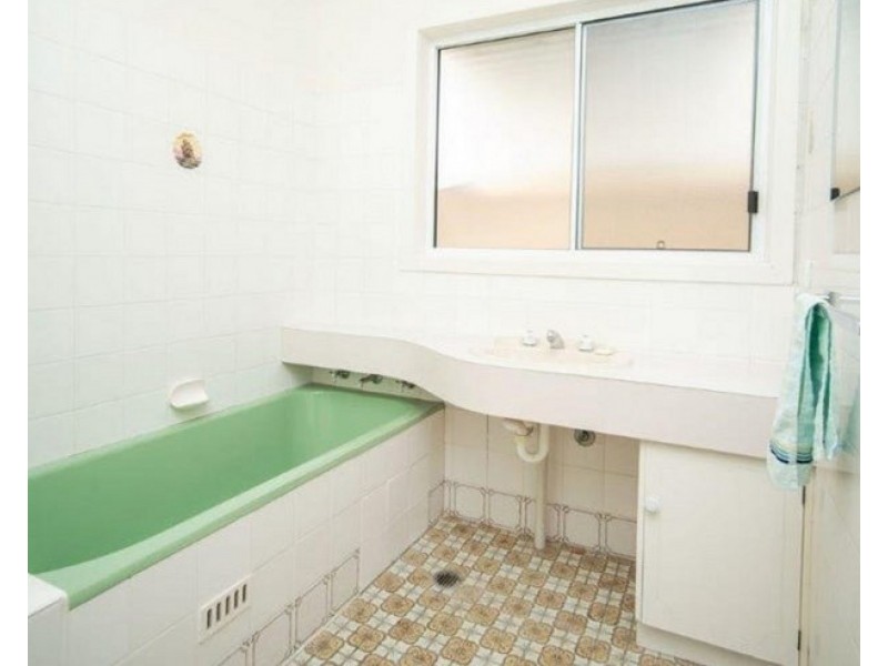 37 Fernleigh Road, Turvey Park NSW 2650