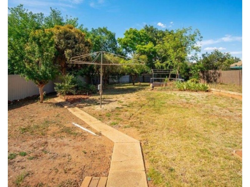 37 Fernleigh Road, Turvey Park NSW 2650