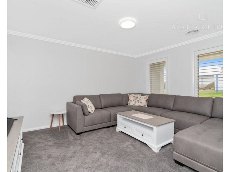 29 Gasnier Loop, Boorooma NSW 2650