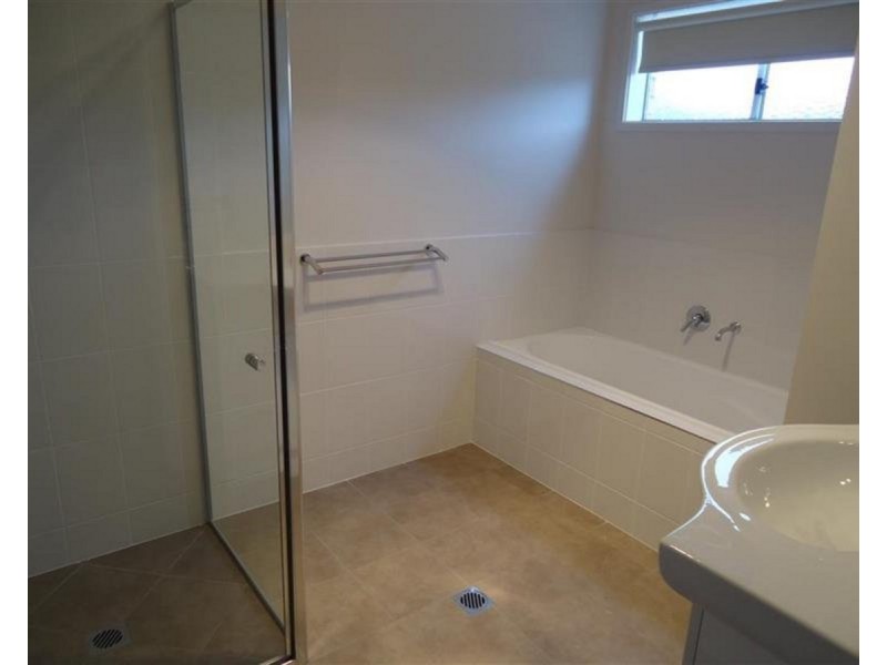 5 Melaleuca Drive, Forest Hill NSW 2651