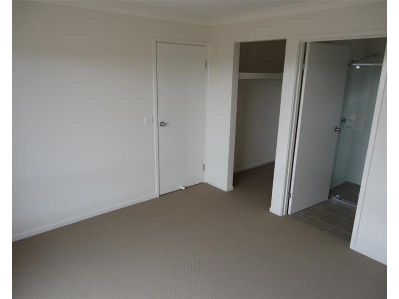 5 Melaleuca Drive, Forest Hill NSW 2651