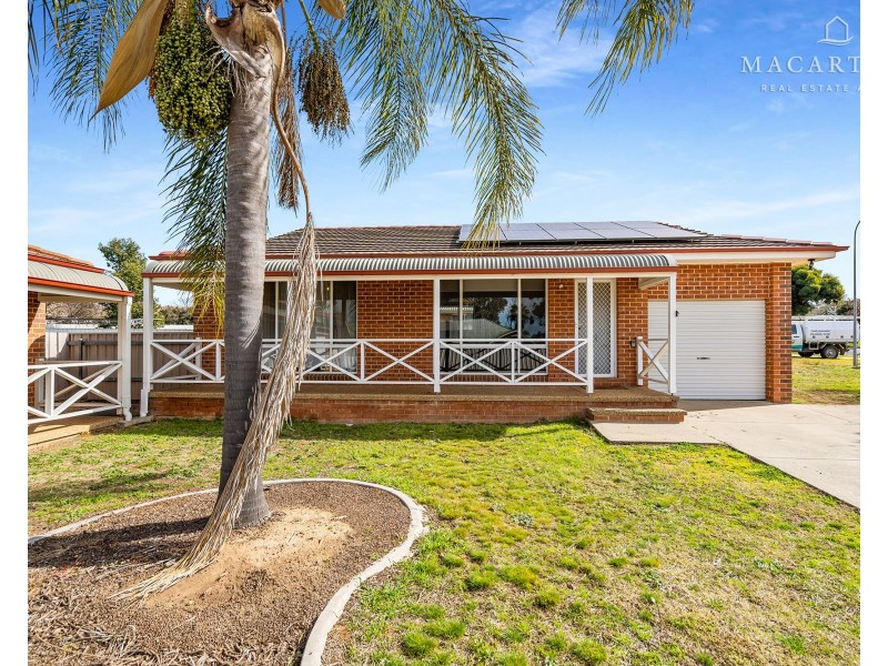 1/14 Canola Place, Estella NSW 2650