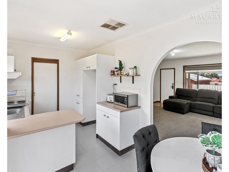 1/14 Canola Place, Estella NSW 2650