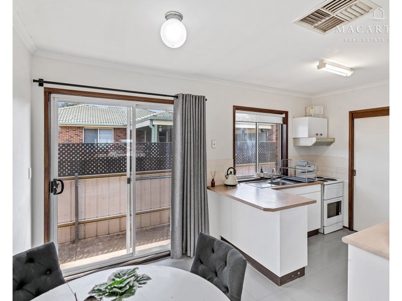 1/14 Canola Place, Estella NSW 2650