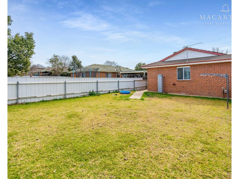 1/14 Canola Place, Estella NSW 2650