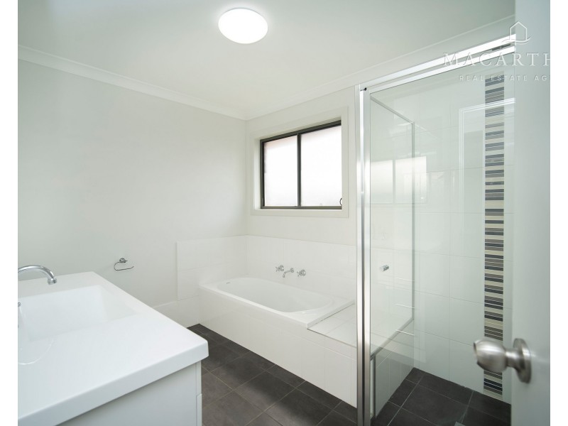 5 & 5A Hazelwood Drive, Forest Hill NSW 2651