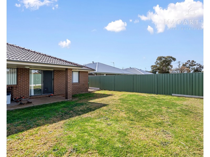5 & 5A Hazelwood Drive, Forest Hill NSW 2651