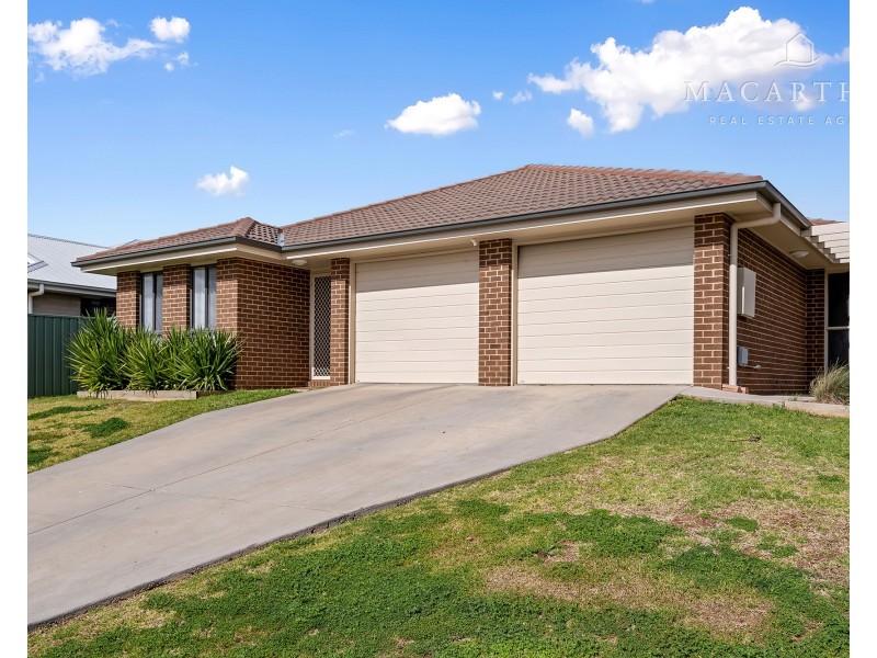 5 & 5A Hazelwood Drive, Forest Hill NSW 2651