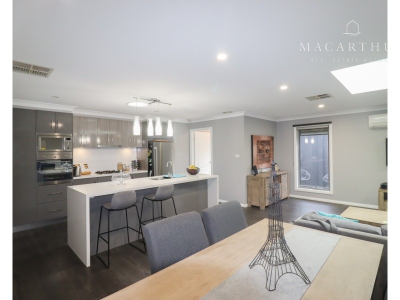 24 Cunjegong Loop, Gobbagombalin NSW 2650