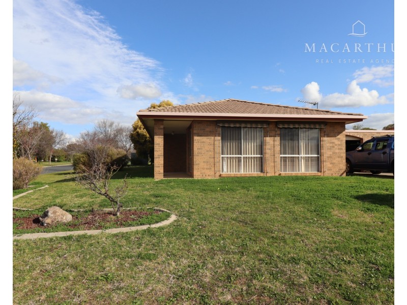 1 Tura Place, Glenfield Park NSW 2650