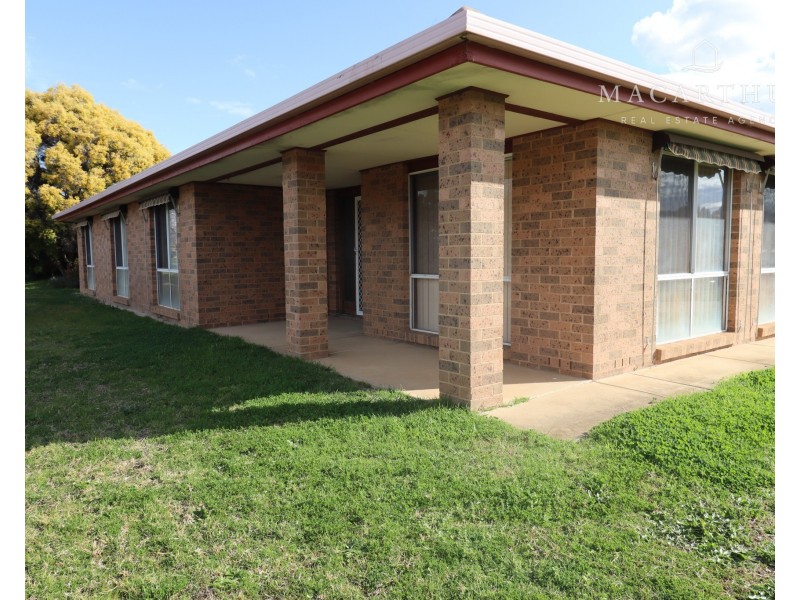 1 Tura Place, Glenfield Park NSW 2650