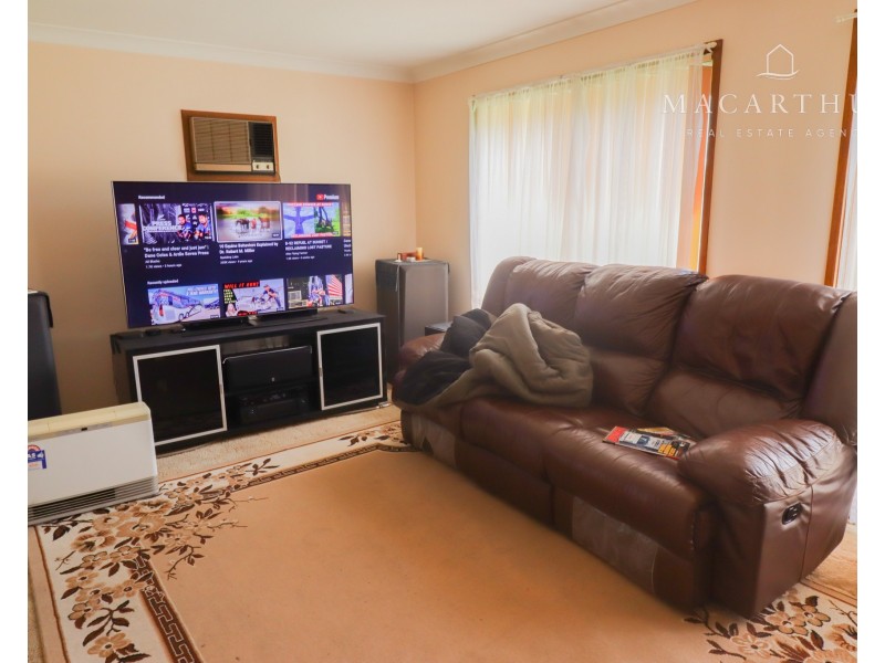 1 Tura Place, Glenfield Park NSW 2650