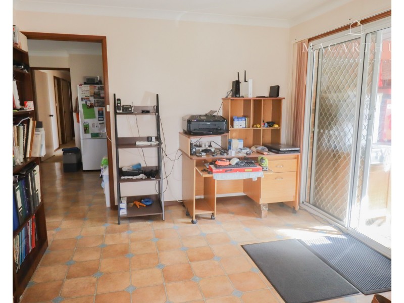 1 Tura Place, Glenfield Park NSW 2650