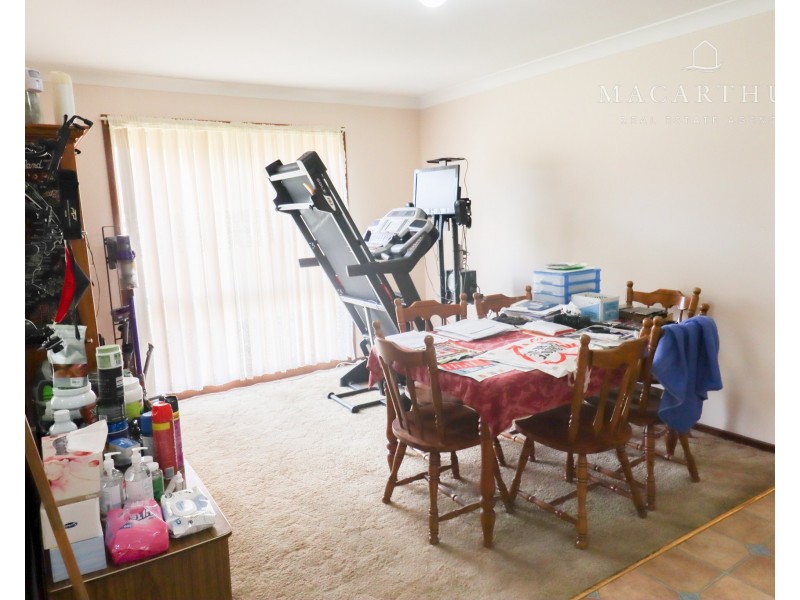 1 Tura Place, Glenfield Park NSW 2650