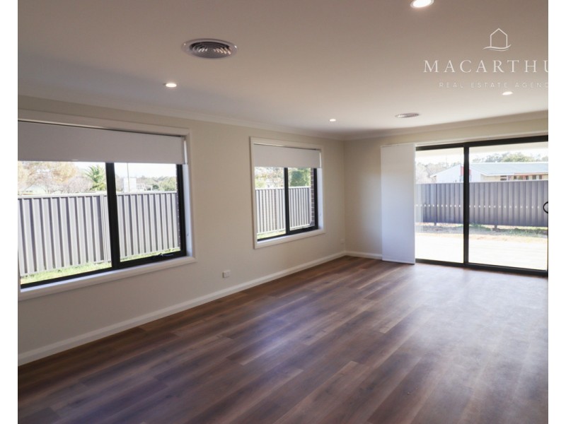 24 Urana Street, The Rock NSW 2655