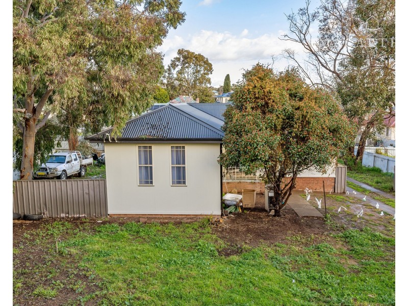 155 Macleay Street, Mount Austin NSW 2650