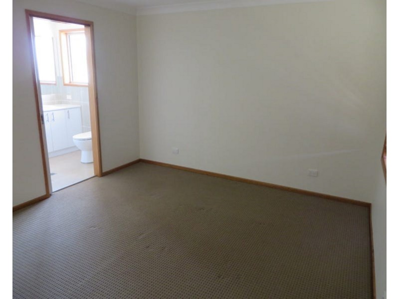 6 Pinnacle Place, Estella NSW 2650
