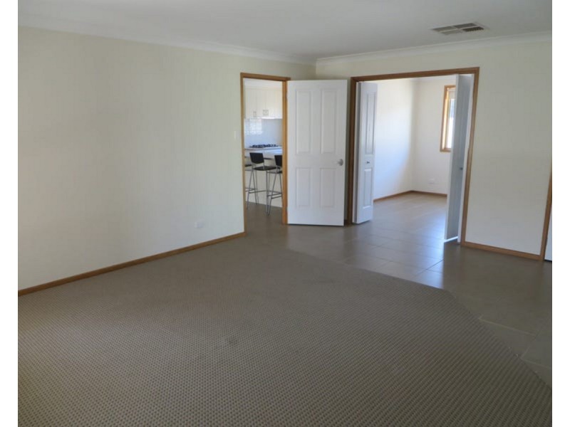 6 Pinnacle Place, Estella NSW 2650