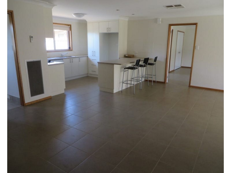 6 Pinnacle Place, Estella NSW 2650