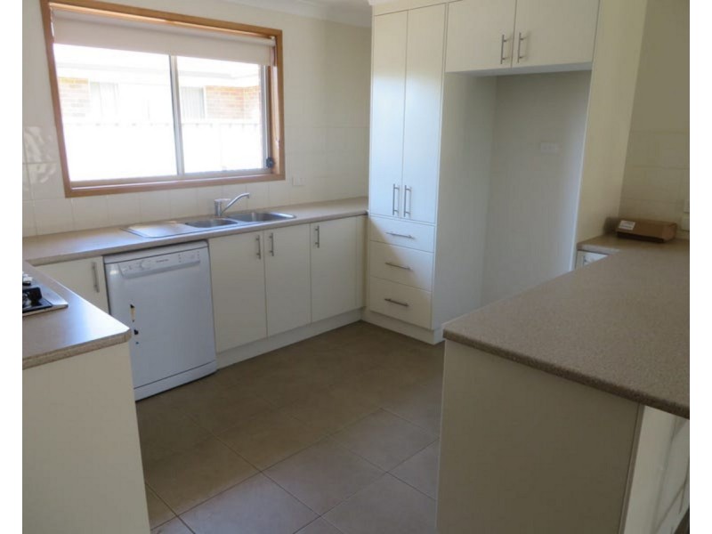 6 Pinnacle Place, Estella NSW 2650