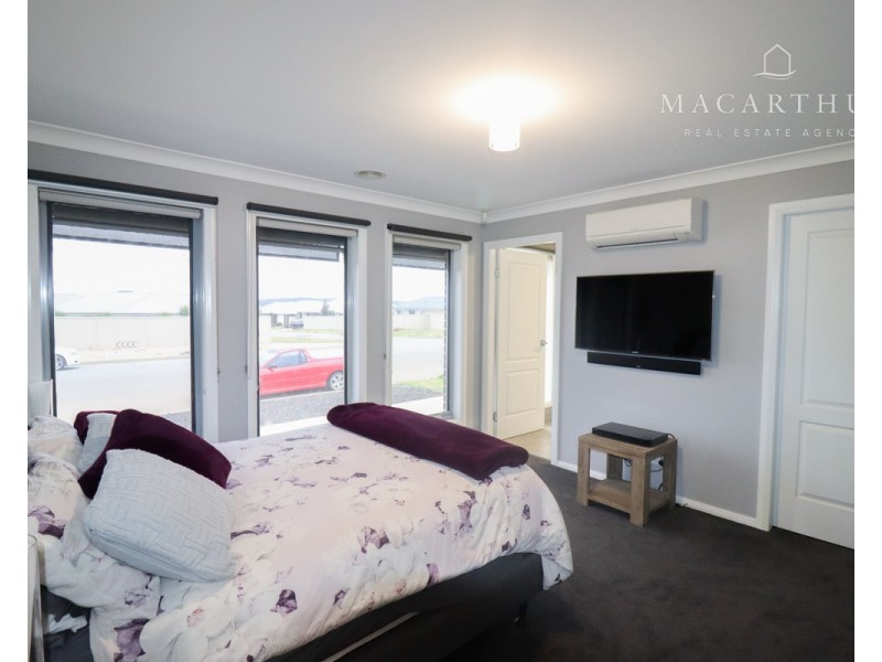 24 Cunjegong Loop, Gobbagombalin NSW 2650