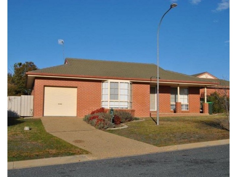 2/30 Gunn Drive, Estella NSW 2650