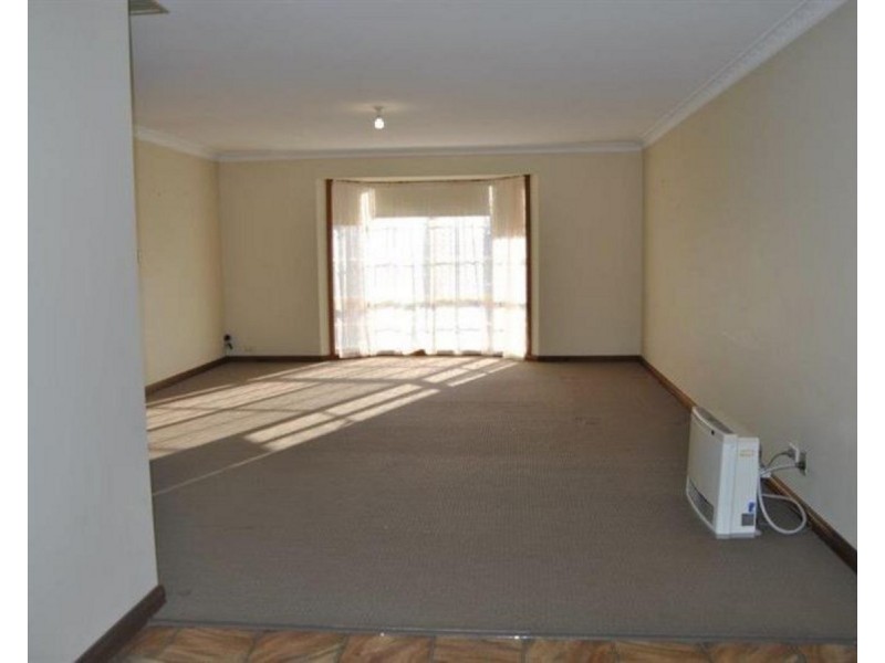 2/30 Gunn Drive, Estella NSW 2650