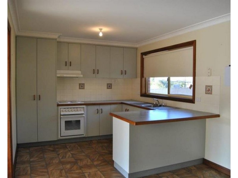 2/30 Gunn Drive, Estella NSW 2650