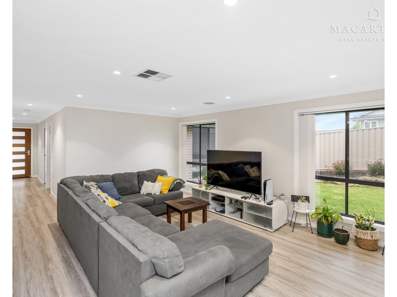 10 Nolan Street, Lloyd NSW 2650