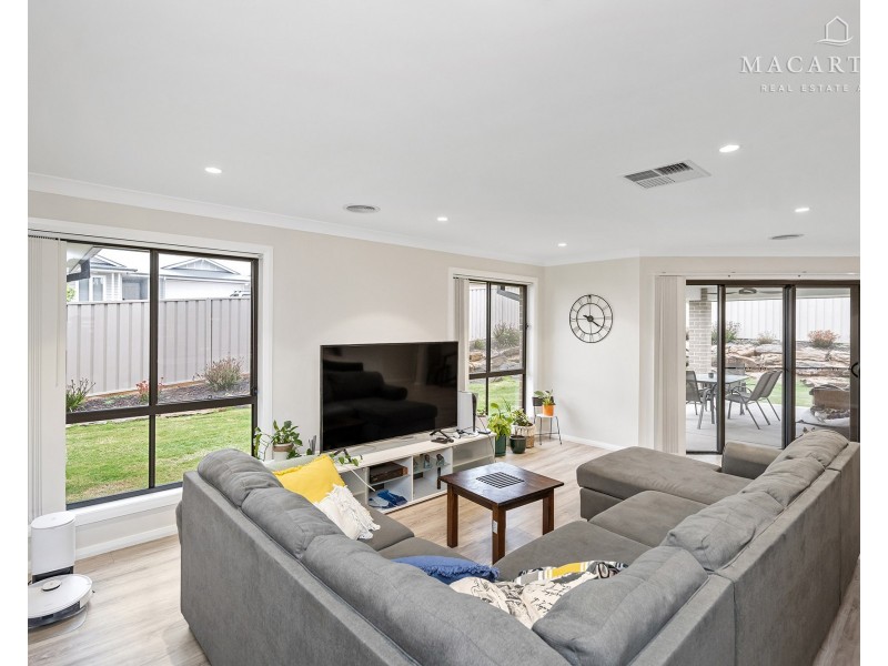10 Nolan Street, Lloyd NSW 2650
