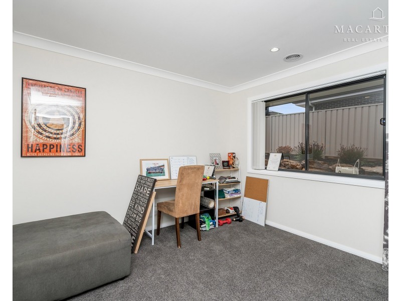 10 Nolan Street, Lloyd NSW 2650