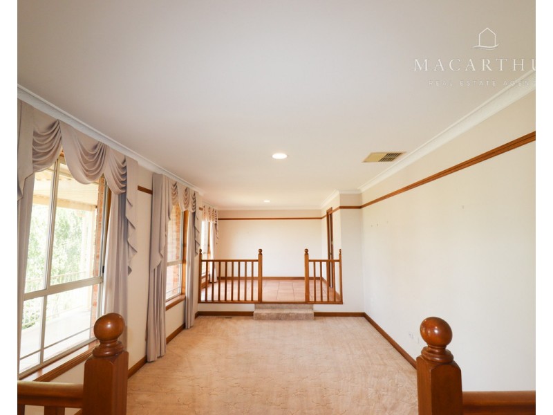 63 Simkin Crescent, Kooringal NSW 2650