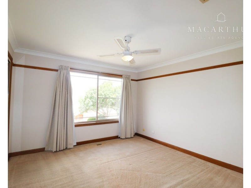 63 Simkin Crescent, Kooringal NSW 2650