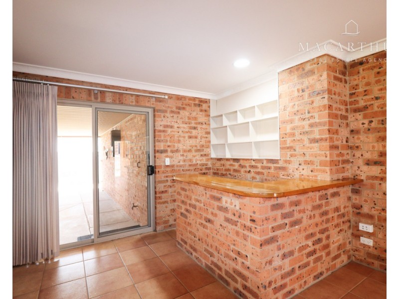 63 Simkin Crescent, Kooringal NSW 2650
