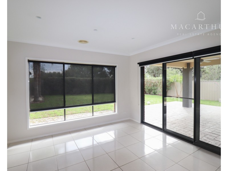 7 Breasley Crescent, Boorooma NSW 2650