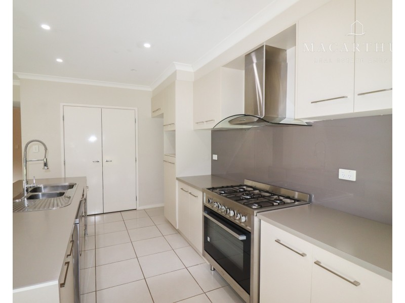 7 Breasley Crescent, Boorooma NSW 2650