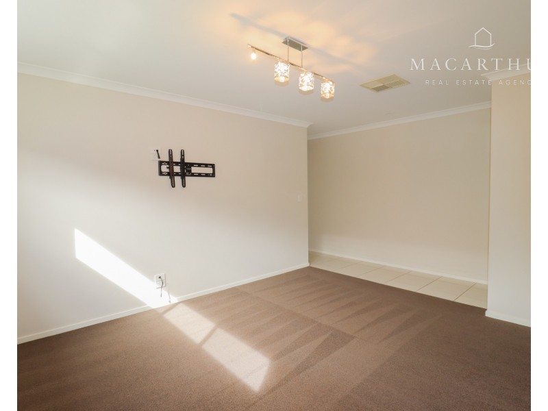 7 Breasley Crescent, Boorooma NSW 2650