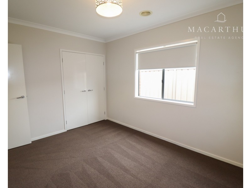 7 Breasley Crescent, Boorooma NSW 2650