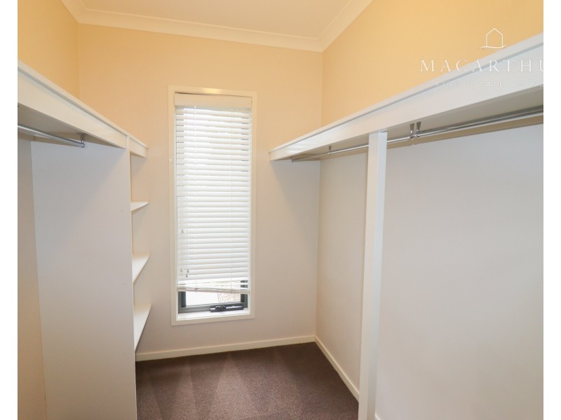 7 Breasley Crescent, Boorooma NSW 2650