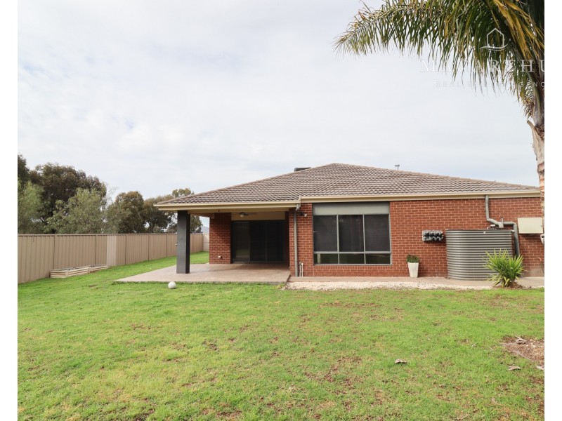 7 Breasley Crescent, Boorooma NSW 2650