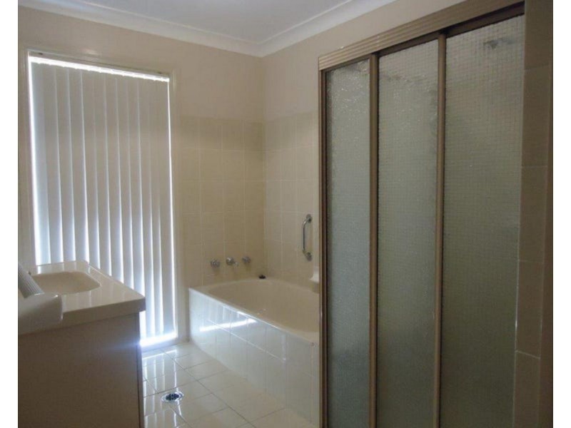 2/1 Overdale Drive, Bourkelands NSW 2650