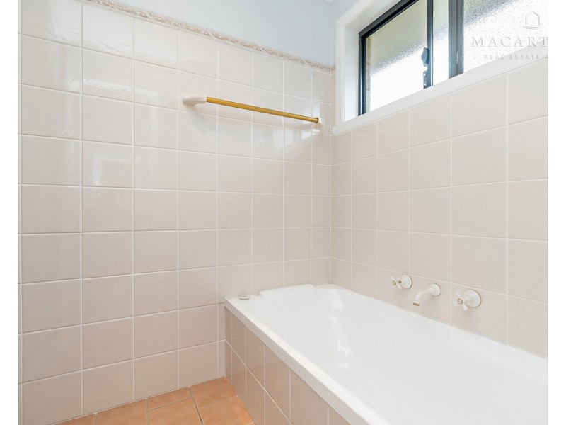 1 Illeura Road, Bourkelands NSW 2650