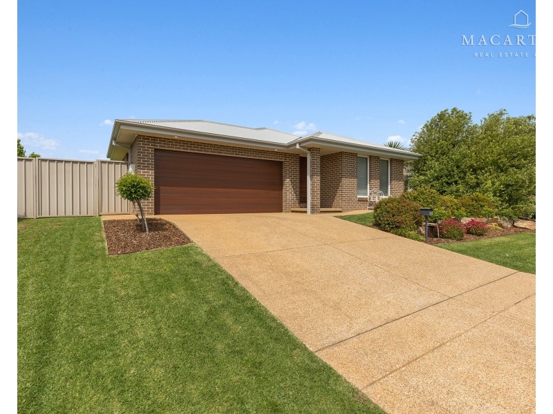 35 Flack Crescent, Boorooma NSW 2650