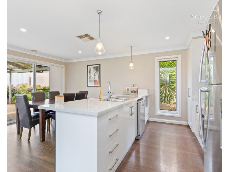 35 Flack Crescent, Boorooma NSW 2650