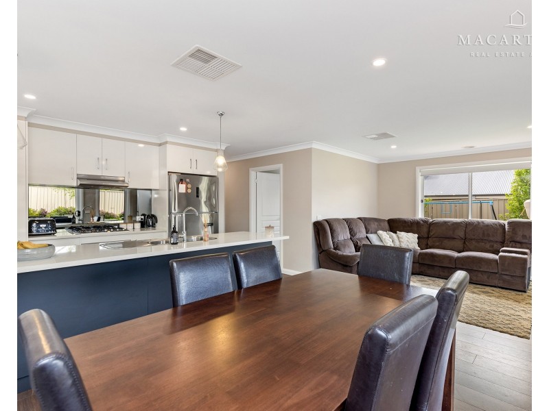 35 Flack Crescent, Boorooma NSW 2650