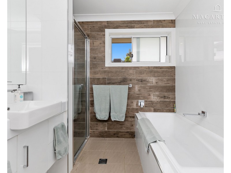 35 Flack Crescent, Boorooma NSW 2650