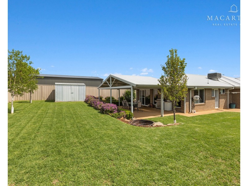 35 Flack Crescent, Boorooma NSW 2650